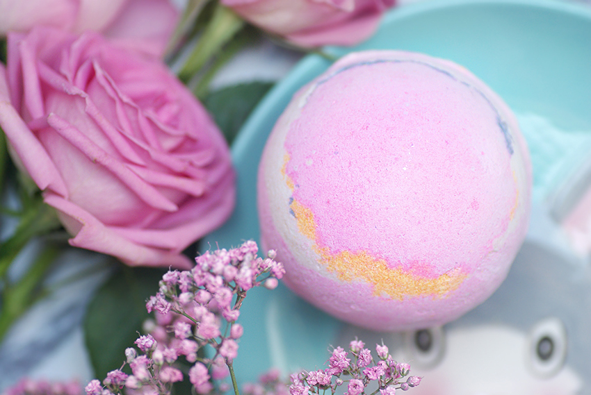 Review: Lush Marshmallow World Bath Bomb - Oh My Lush.com